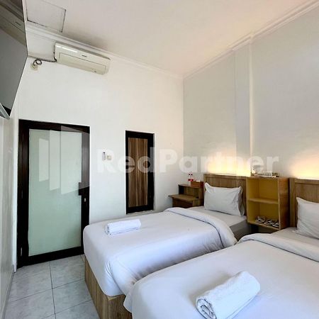 D Palma Near Lokananta Manahan Mitra Reddoorz Surakarta  Exterior photo