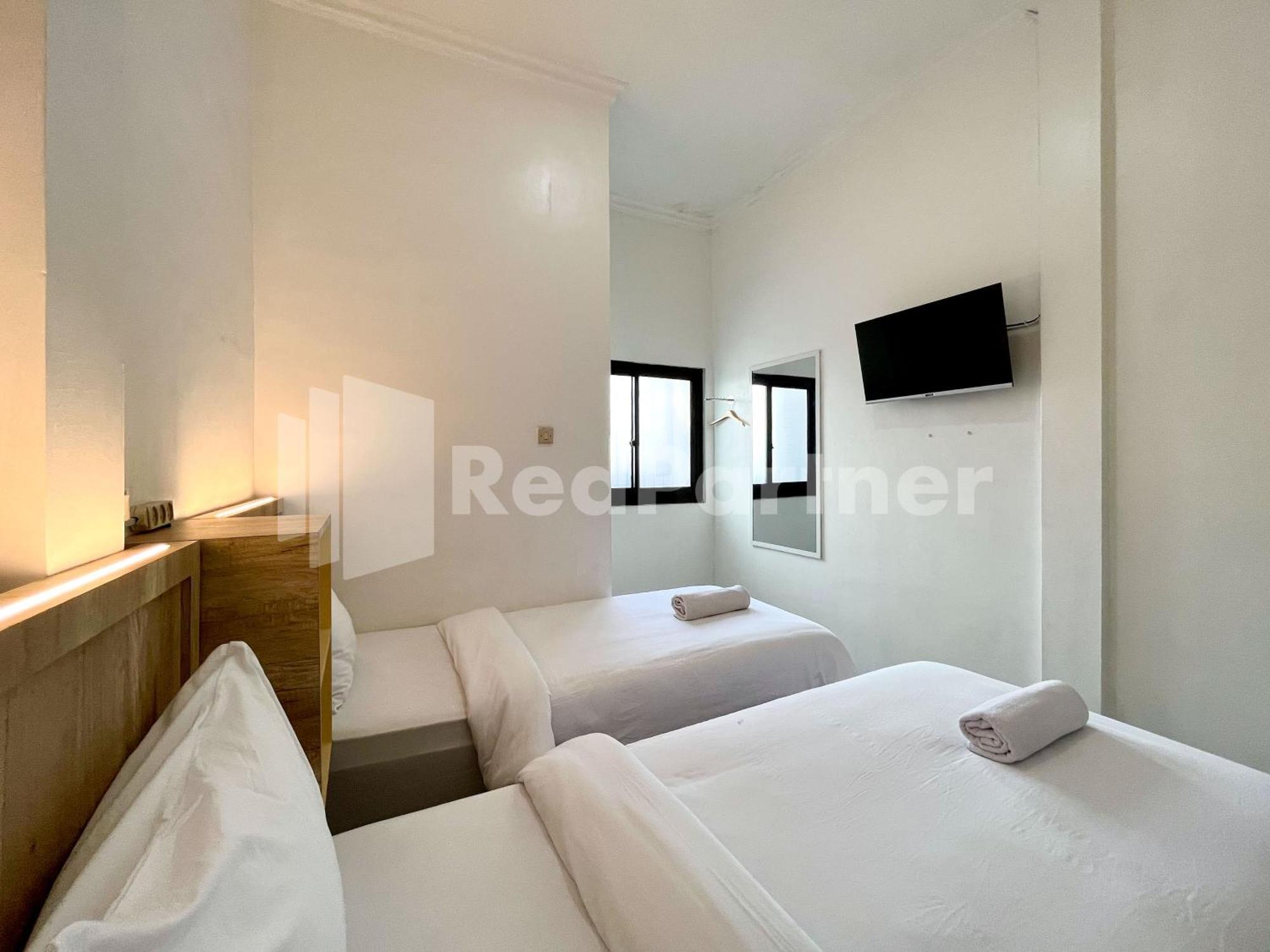 D Palma Near Lokananta Manahan Mitra Reddoorz Surakarta  Exterior photo