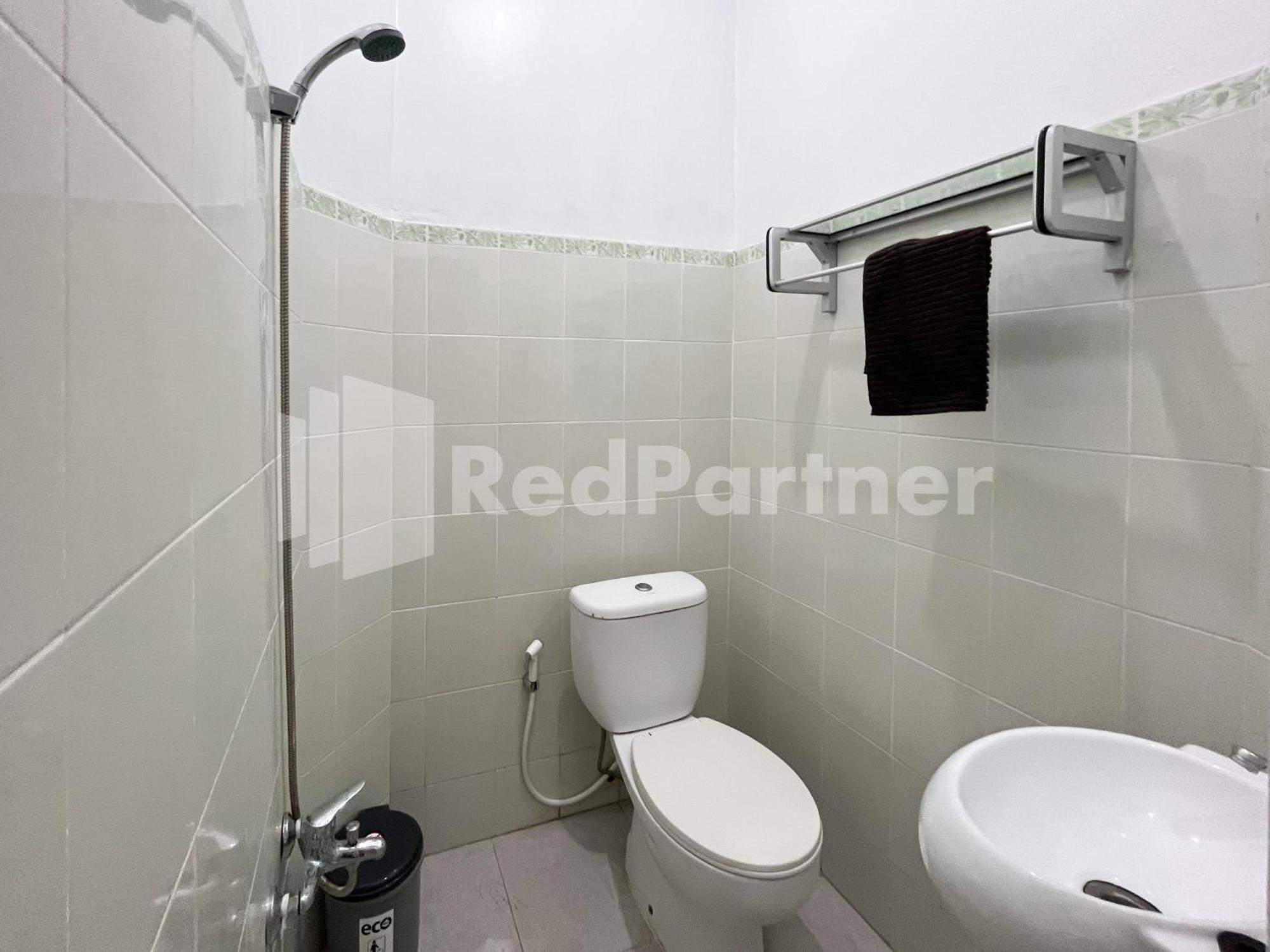 D Palma Near Lokananta Manahan Mitra Reddoorz Surakarta  Exterior photo